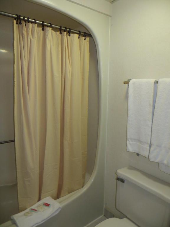 Hollywood Inn & Suites 구르네 외부 사진