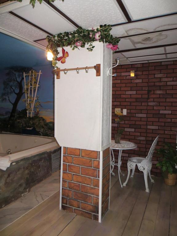 Hollywood Inn & Suites 구르네 외부 사진